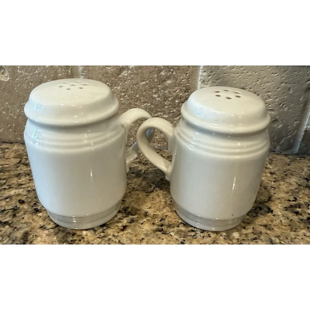 Arnold Palmer Latrobe Country Club Vintage Salt And Pepper shakers Golf
